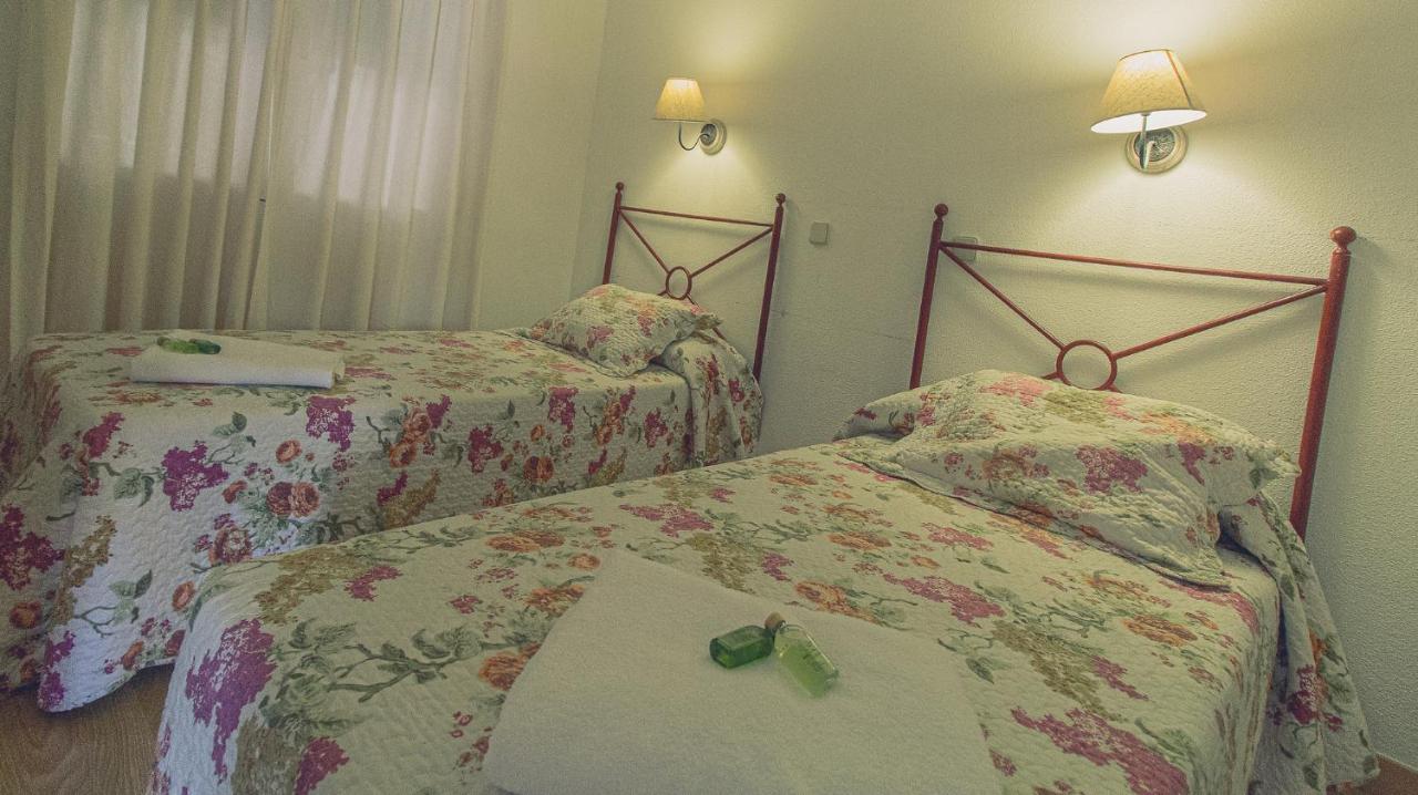 Hotel La Munequilla Miraflores de la Sierra Exteriör bild