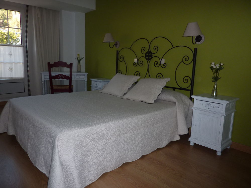 Hotel La Munequilla Miraflores de la Sierra Rum bild